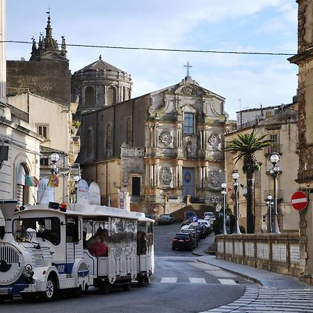 A Due Passi Dalla Scalinata Restyling Caltagirone Esterno foto